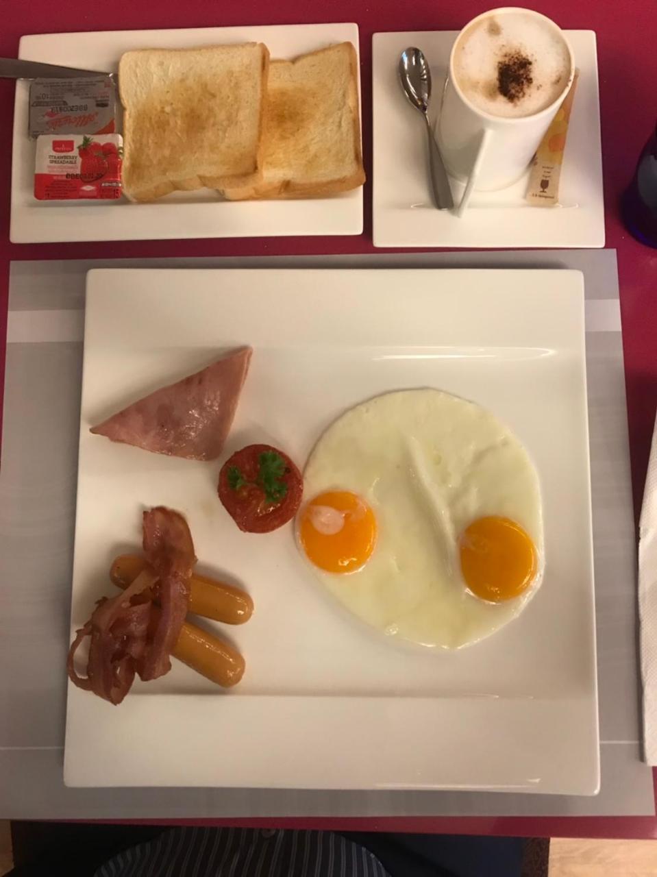 원 원 방콕 호텔 외부 사진